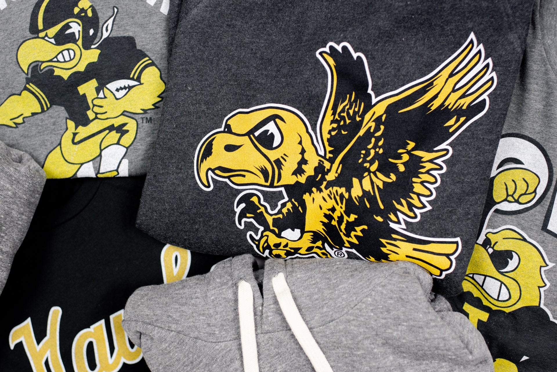 Iowa hawkeye deals football sweatshirts